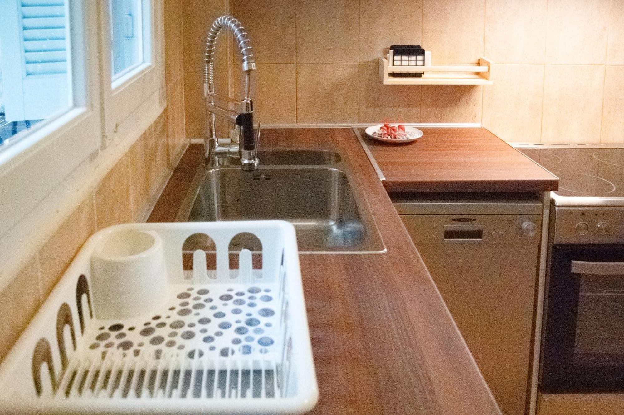 Spacious Modern Apartment In Pagkrati Athen Eksteriør billede
