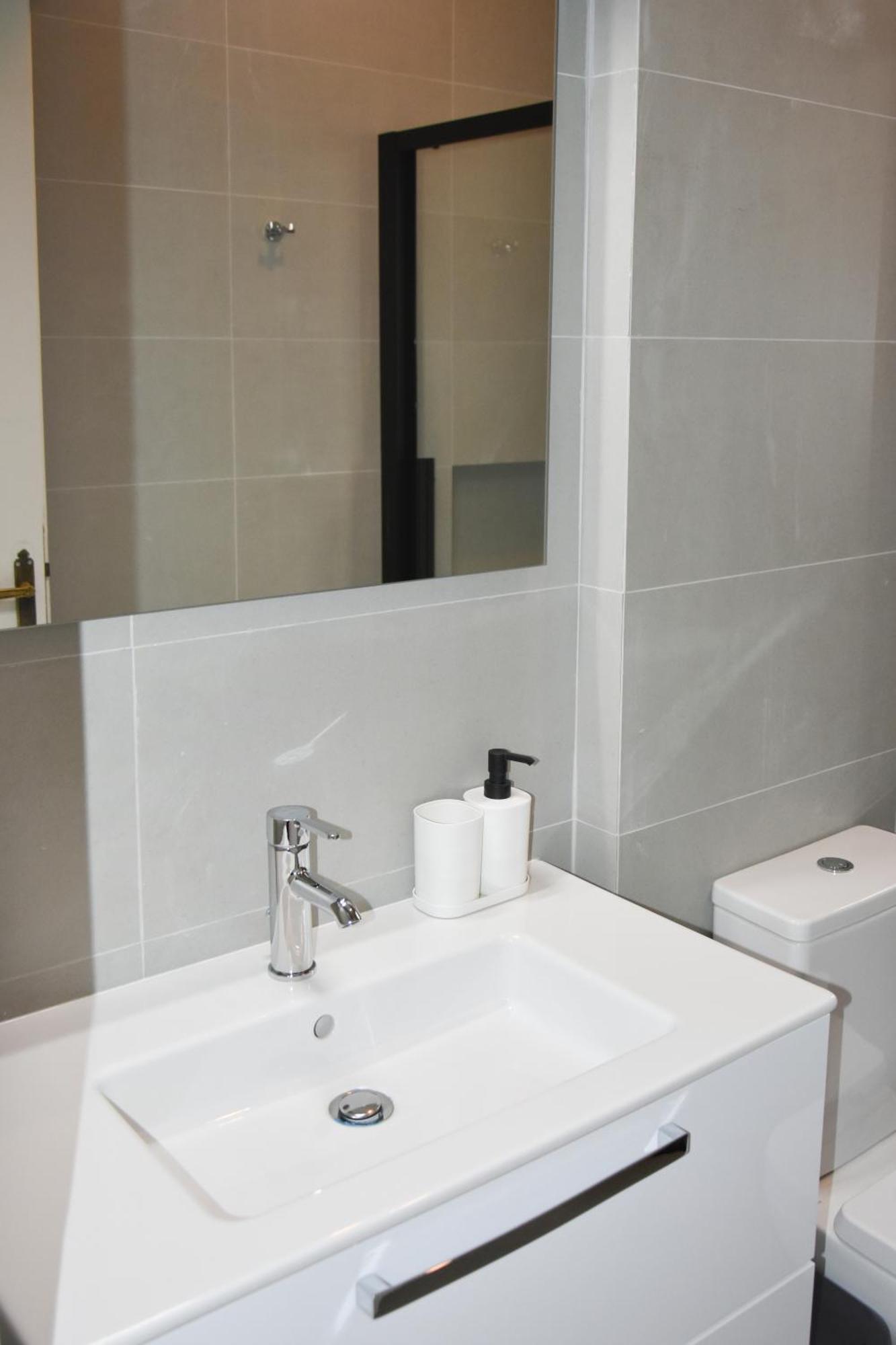 Spacious Modern Apartment In Pagkrati Athen Eksteriør billede