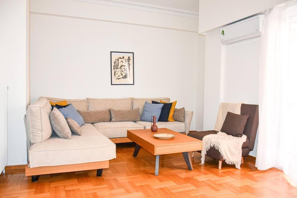 Spacious Modern Apartment In Pagkrati Athen Eksteriør billede